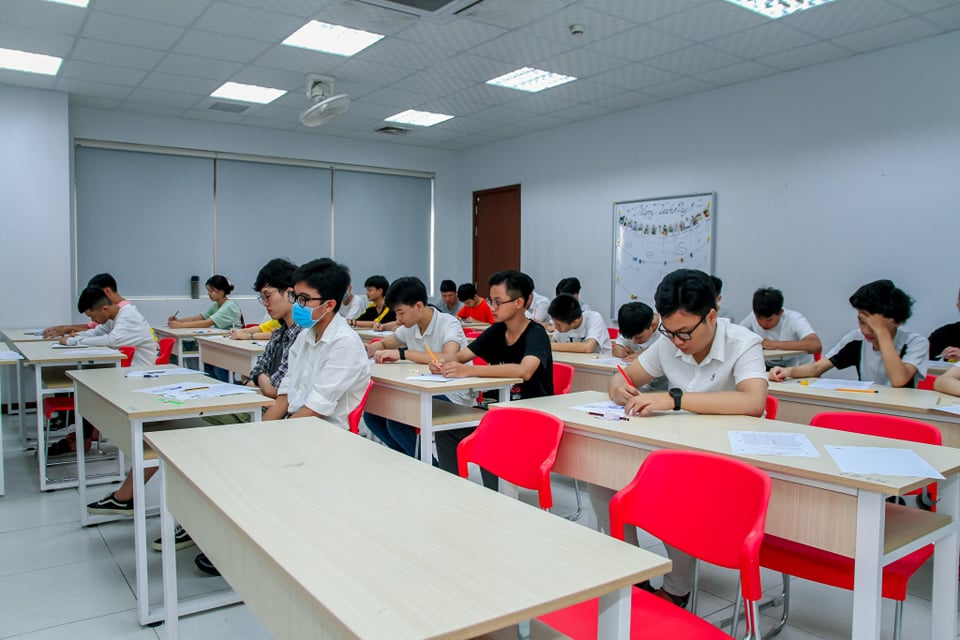 Gần 700 học sinh THCS thi tuyển vào lớp 10 Trường THPT FPT Đà Nẵng - Ảnh minh hoạ 2