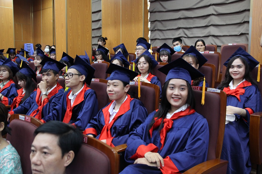2.895 tân thạc sĩ, cử nhân Trường ĐH Công nghiệp Thực phẩm TP.HCM nhận bằng tốt nghiệp - Ảnh minh hoạ 3