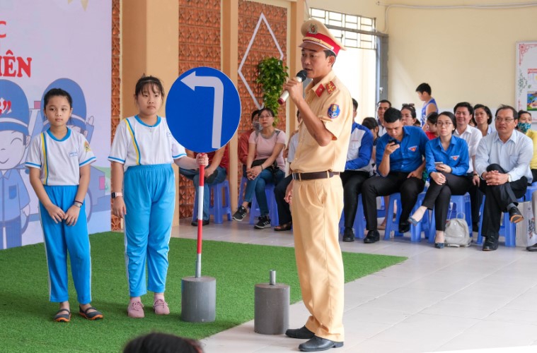 Giáo dục an toàn giao thông trong nhà trường tại Cần Thơ: Tấm gương từ cha mẹ, thầy cô