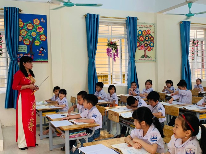 Triển khai CTGDPT 2018 cấp tiểu học: Đòi hỏi nỗ lực, chủ động nhiều hơn nữa - Ảnh minh hoạ 2