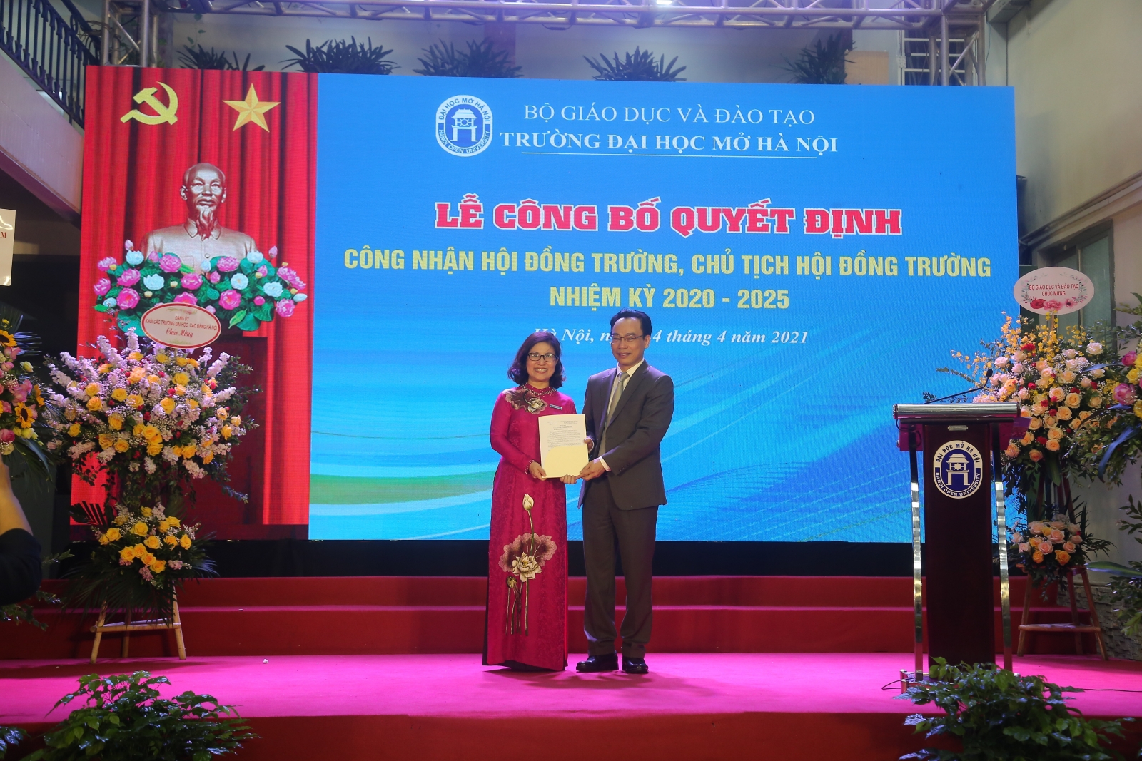 PGS.TS Nguyễn Thị Nhung là tân hiệu trưởng Trường ĐH Mở Hà Nội - Ảnh minh hoạ 2