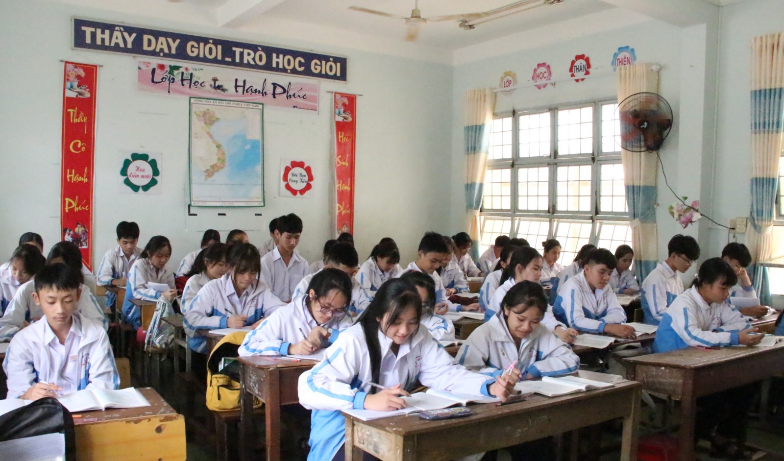 Kon Tum: Trường THPT Chuyên Nguyễn Tất Thành tuyển sinh 240 chỉ tiêu vào lớp 10
