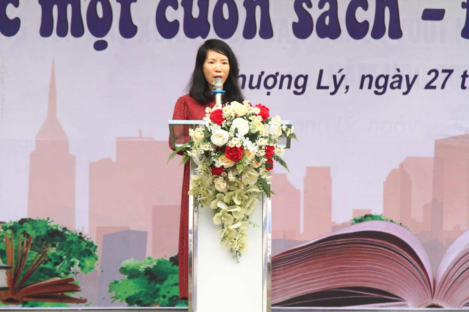 Nhà văn Nguyễn Bích Lan truyền đam mê đọc sách cho hàng nghìn học sinh Hải Phòng - Ảnh minh hoạ 2