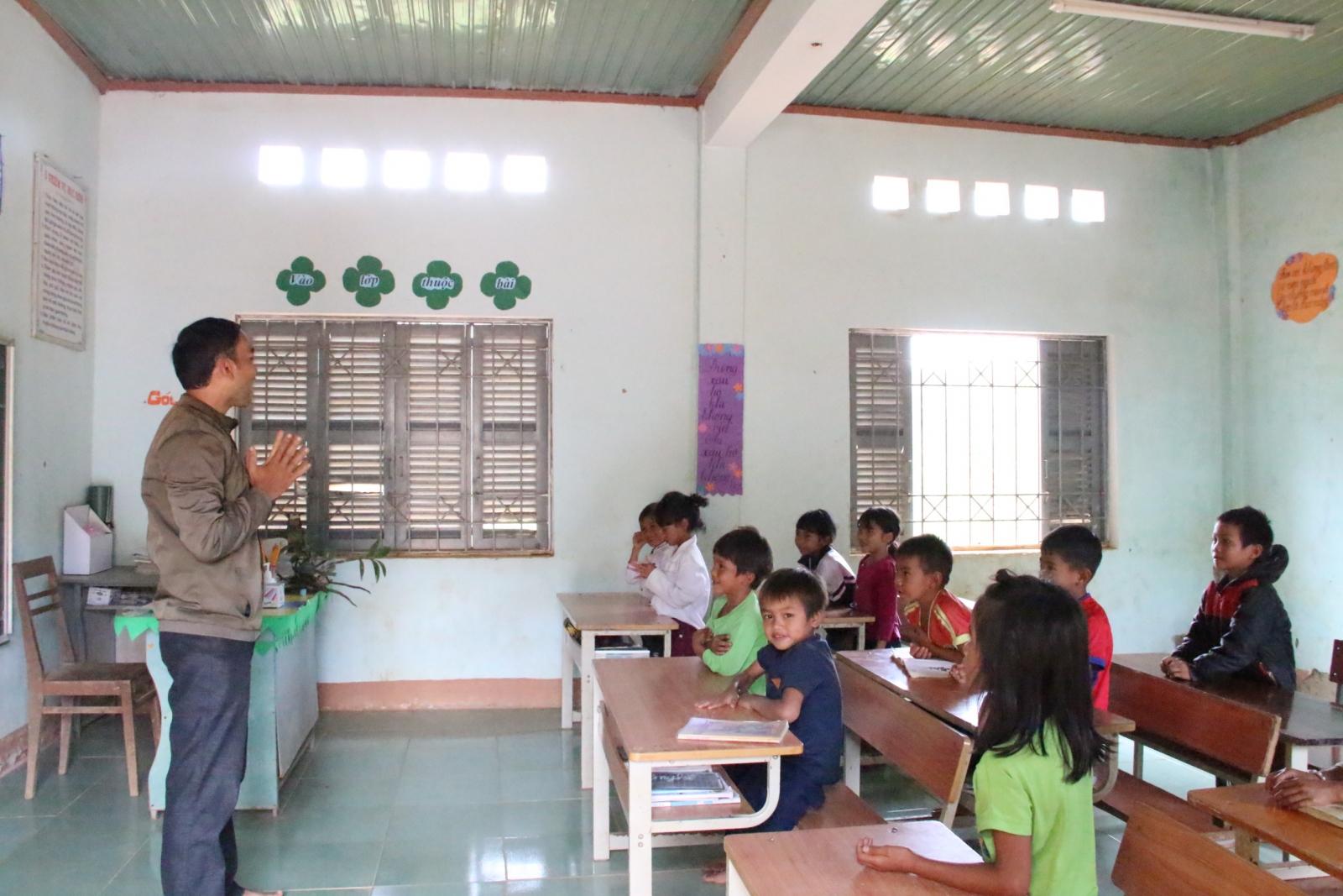 Chọn SGK lớp 2 và lớp 6 ở Kon Tum: Phù hợp năng lực học sinh dân tộc thiểu số