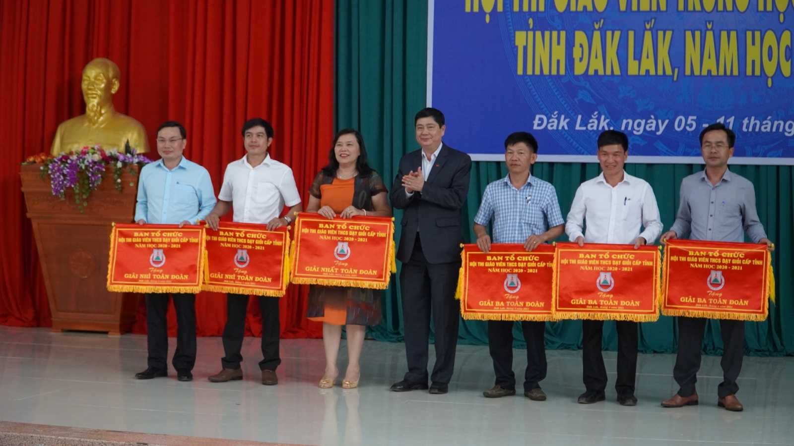 Đắk Lắk: Gần 400 giáo viên THCS được công nhận giáo viên dạy giỏi cấp tỉnh