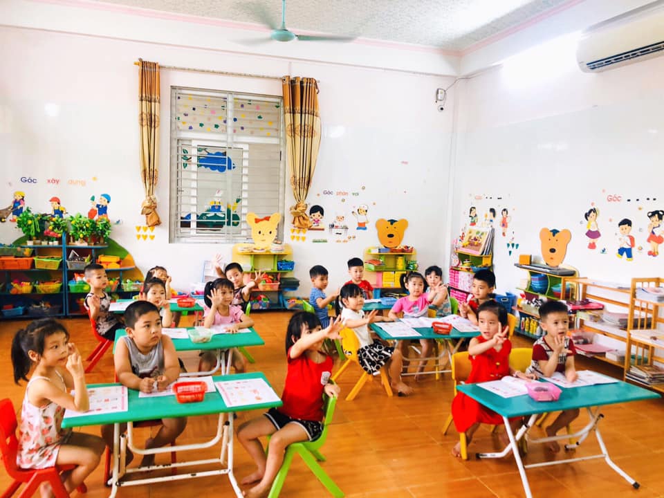 Lào Cai: Khuyến khích trường Mầm non cho trẻ làm quen tiếng Anh
