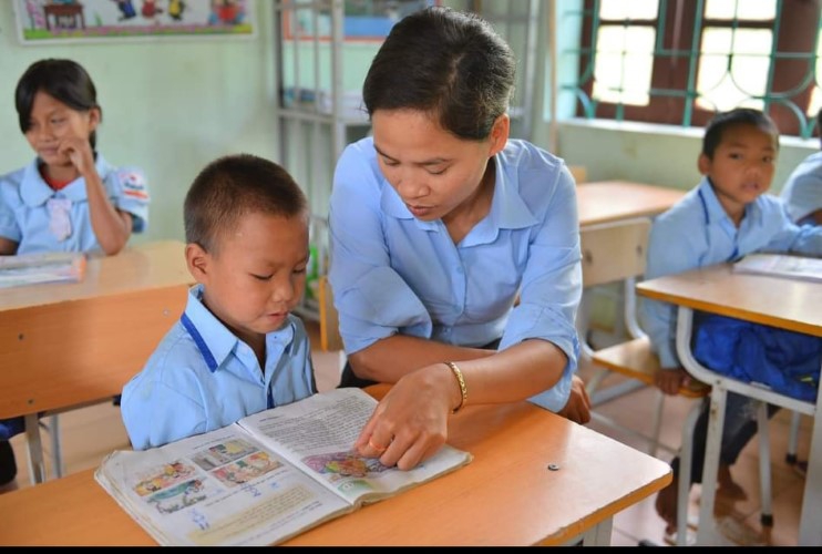 Cô Minh Khuyên và ước mơ gửi thanh xuân trên vùng đất khó