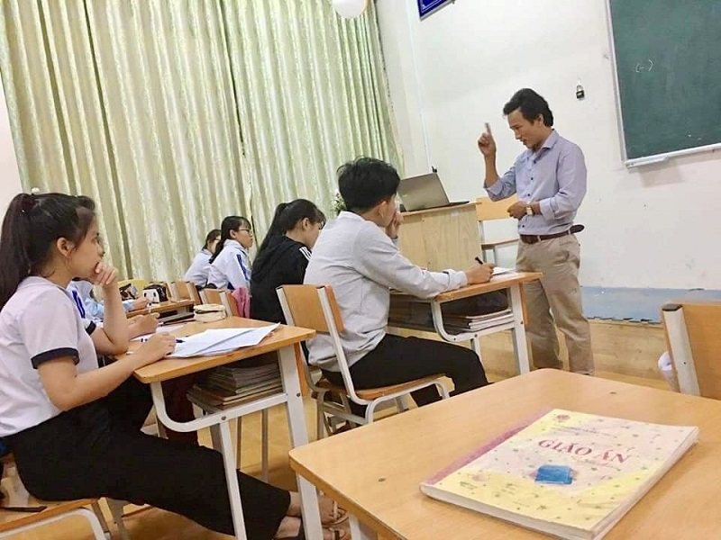 Giáo viên mang kiến thức “miễn phí” tới học sinh cuối cấp - Ảnh minh hoạ 3