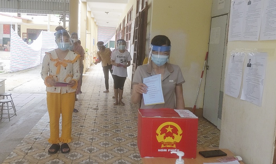 Điện Biên: Giáo viên tự tin bầu cử trong khu cách ly tập trung