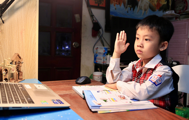 Hà Nội: Bắt nhịp ngay dạy học trực tuyến khi học sinh tạm dừng đến trường