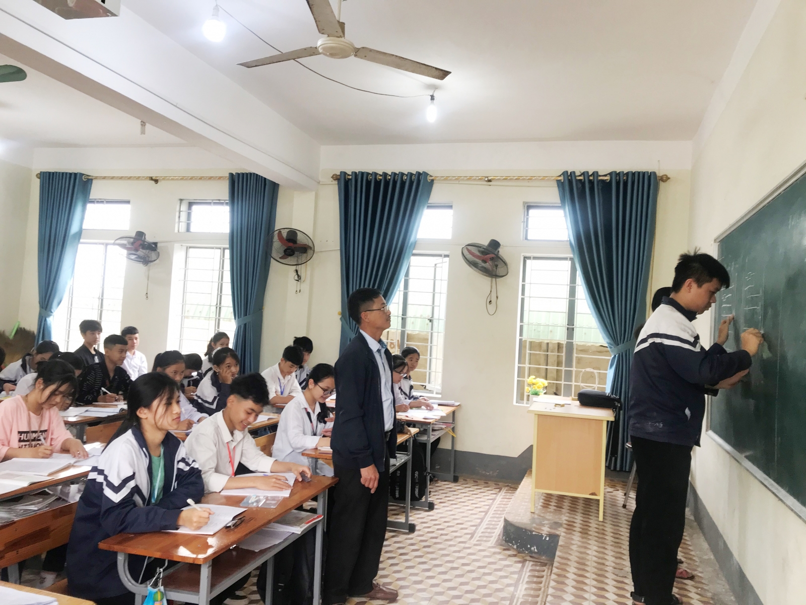 Hà Tĩnh: Giáo viên, học sinh "nước rút" ôn luyện