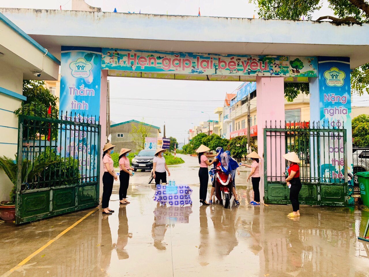 Học sinh TP Bắc Giang trở lại trường sau nghỉ lễ, rà soát F1, F2 phòng dịch - Ảnh minh hoạ 2