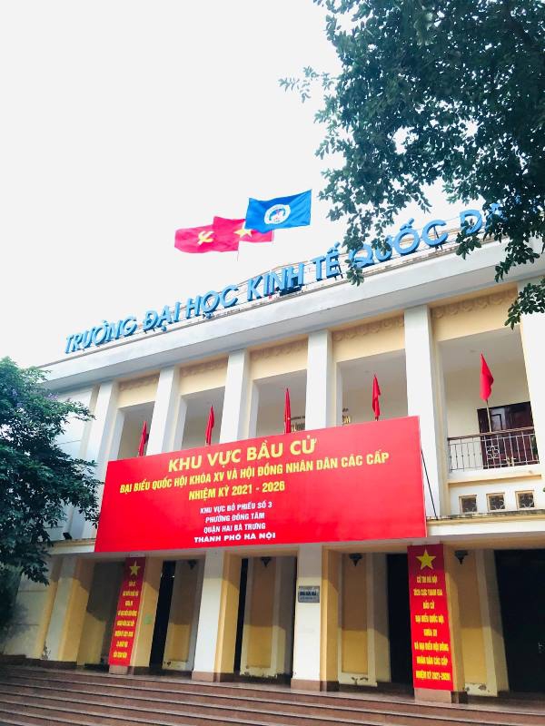 Các trường đại học: Rực rỡ cờ hoa, sẵn sàng cho ngày bầu cử - Ảnh minh hoạ 6