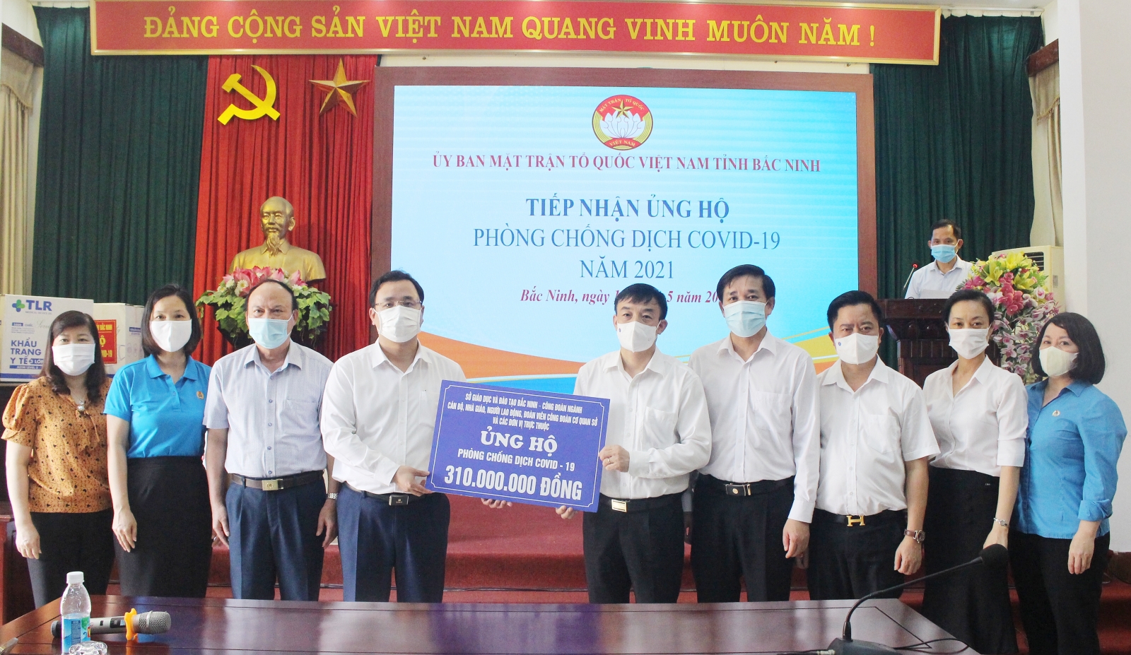Bắc Ninh: Ngành Giáo dục ủng hộ hơn 300 triệu đồng cho tuyến đầu chống dịch