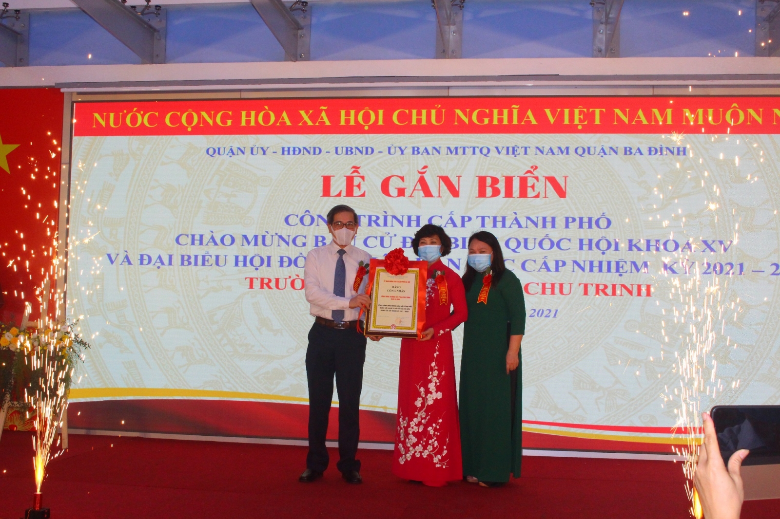 Hà Nội: Gắn biển công trình trường học cấp thành phố chào mừng Bầu cử  - Ảnh minh hoạ 3