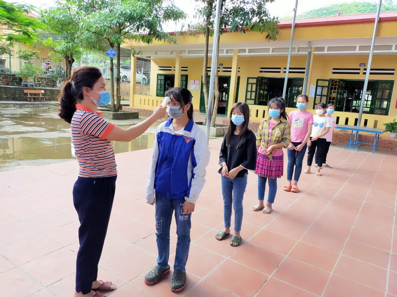 Yên Bái: Trường học chống dịch, nỗ lực hoàn thành "nhiệm vụ kép"