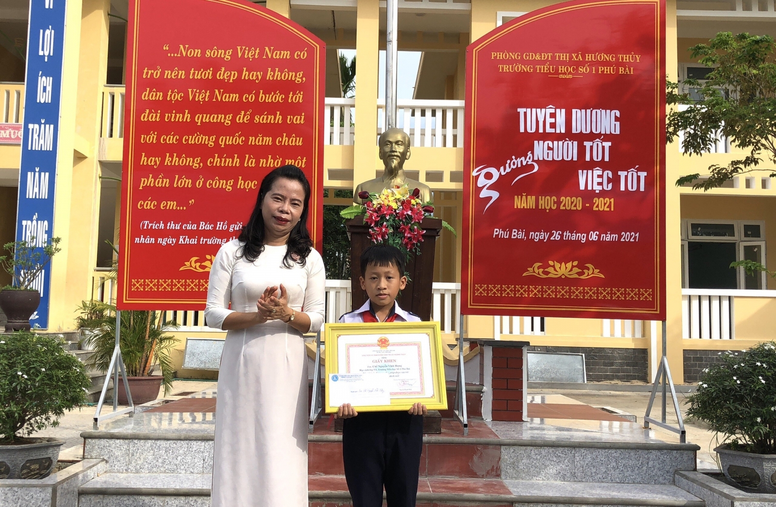 Thừa Thiên Huế: Một học sinh dùng tiền thưởng ủng hộ qũy phòng, chống Covid-19