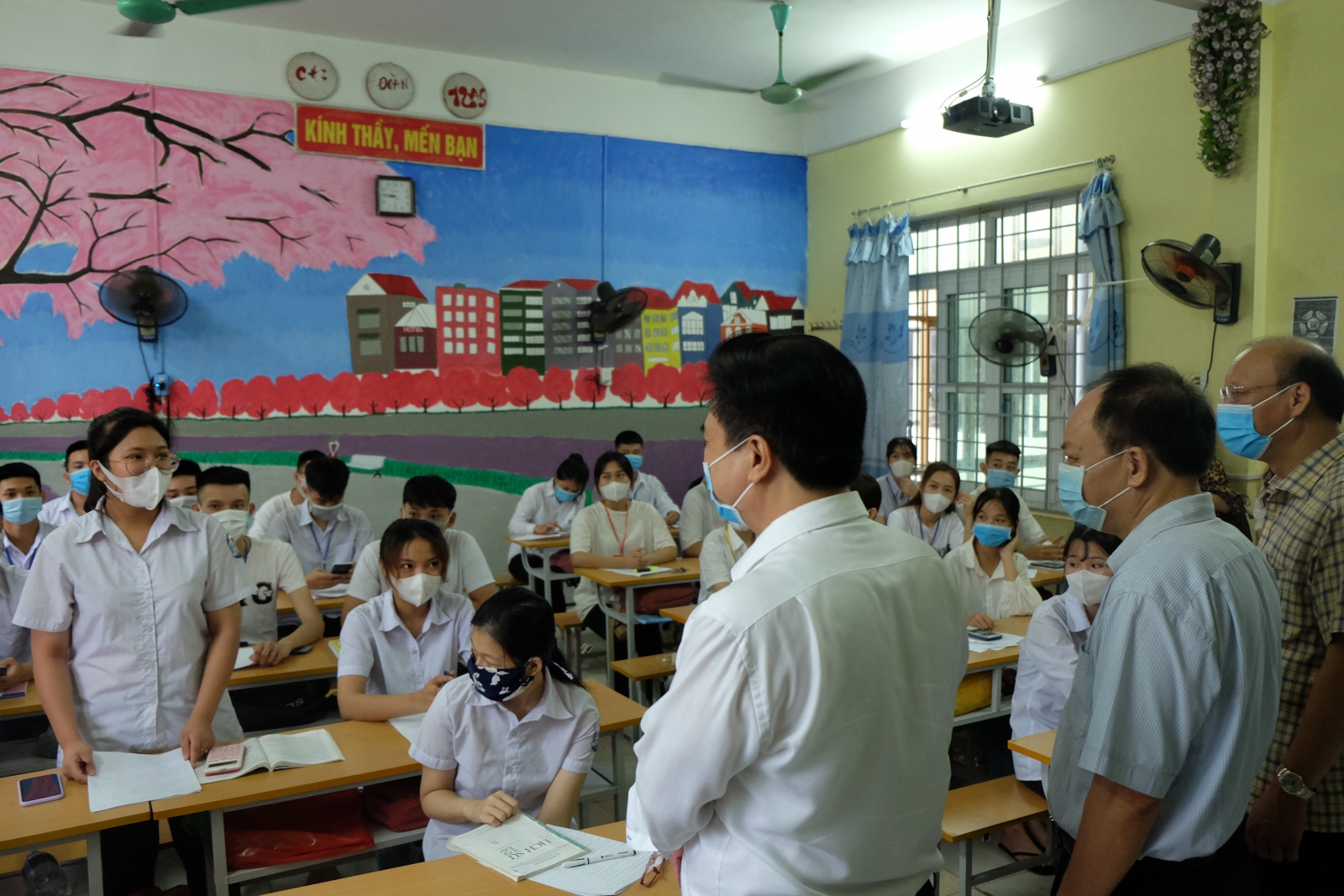 Thứ trưởng Nguyễn Hữu Độ: Đảm bảo mục tiêu kép an toàn, nghiêm túc cho Kỳ thi tốt nghiệp THPT - Ảnh minh hoạ 5