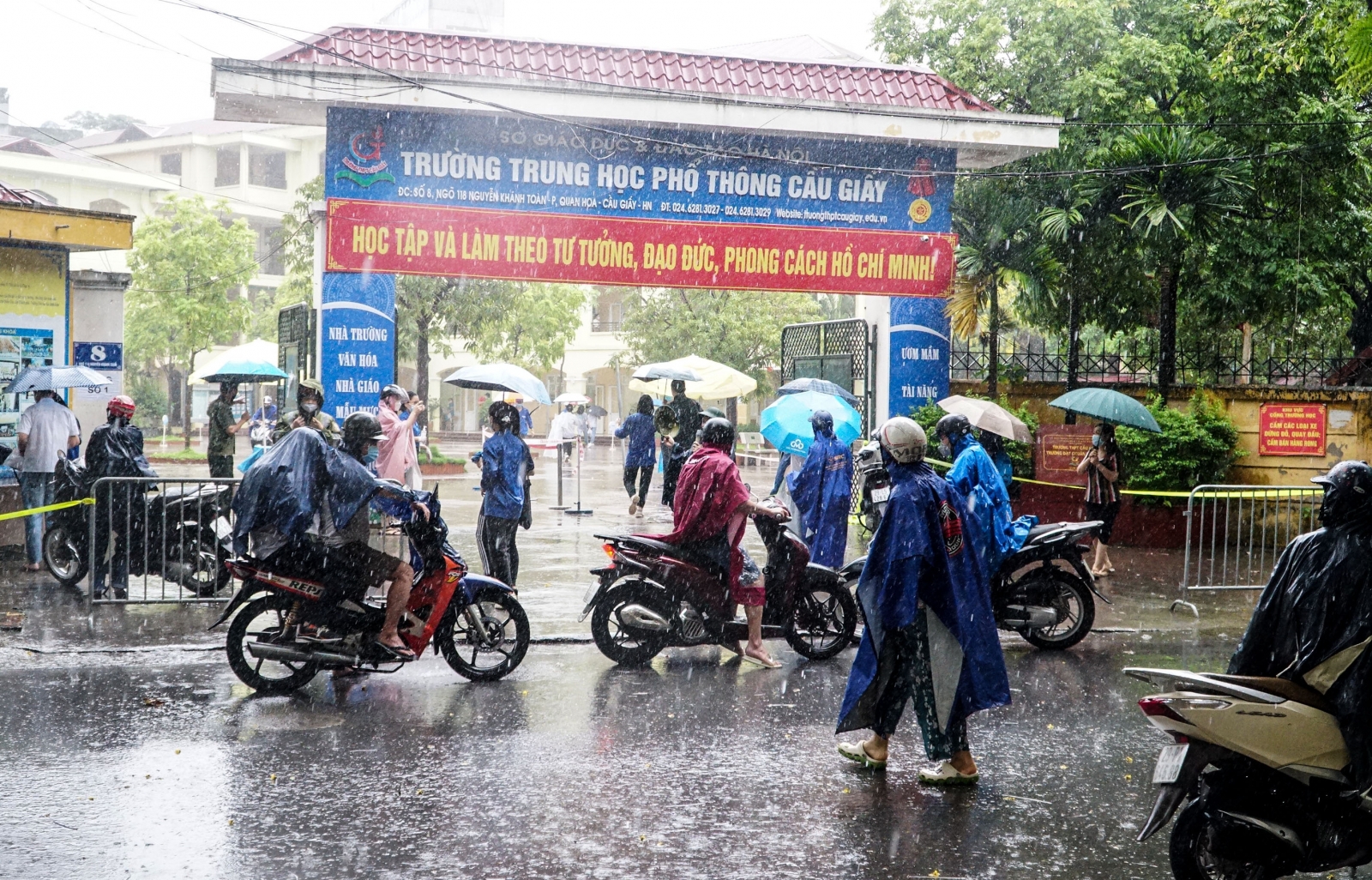 Thí sinh Hà Nội tự tin giành điểm cao trong buổi thi cuối cùng  - Ảnh minh hoạ 12