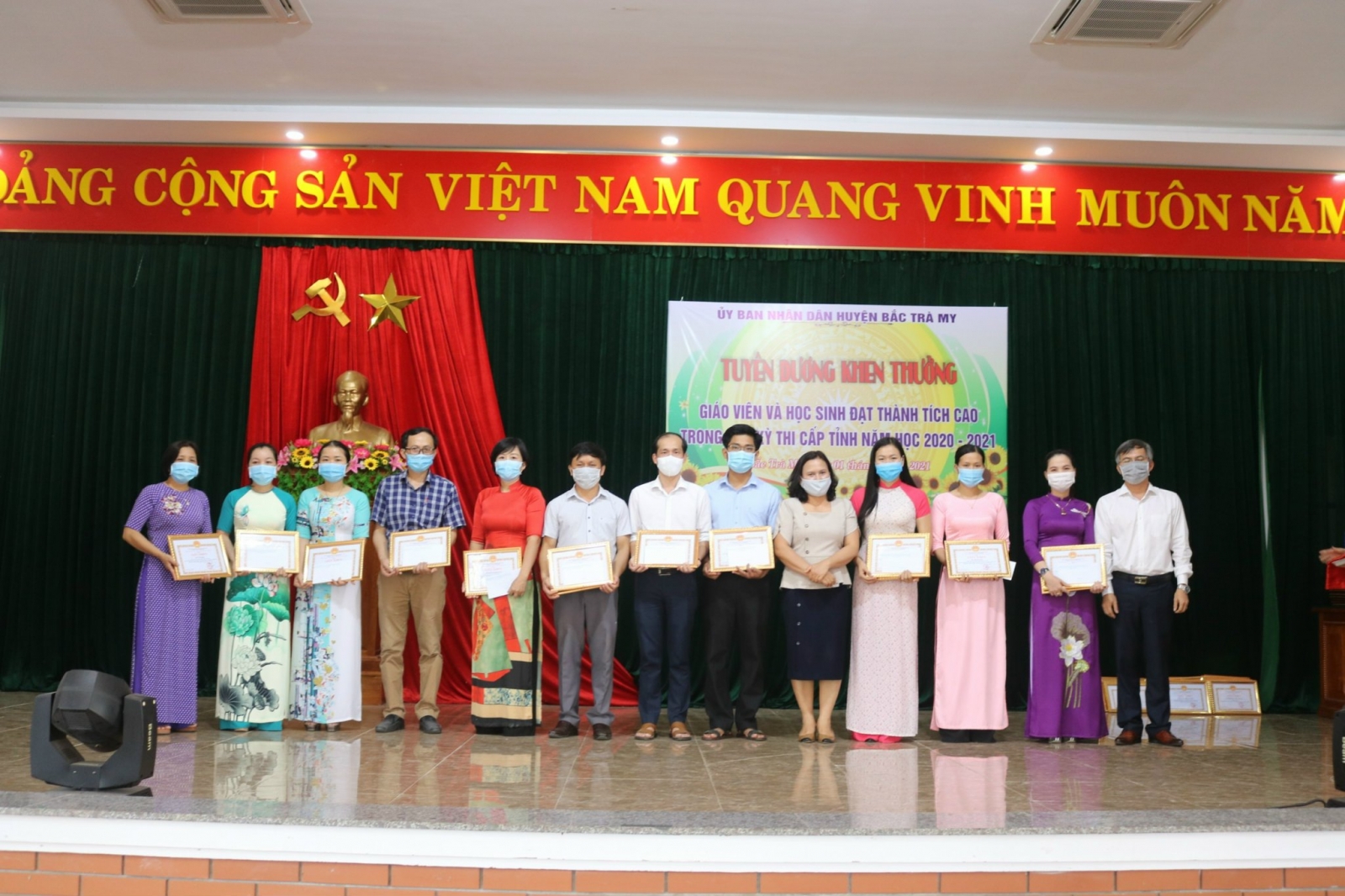 Bắc Trà My: Tuyên dương HS đạt thành tích cao tại Kỳ thi Học sinh giỏi cấp tỉnh - Ảnh minh hoạ 2