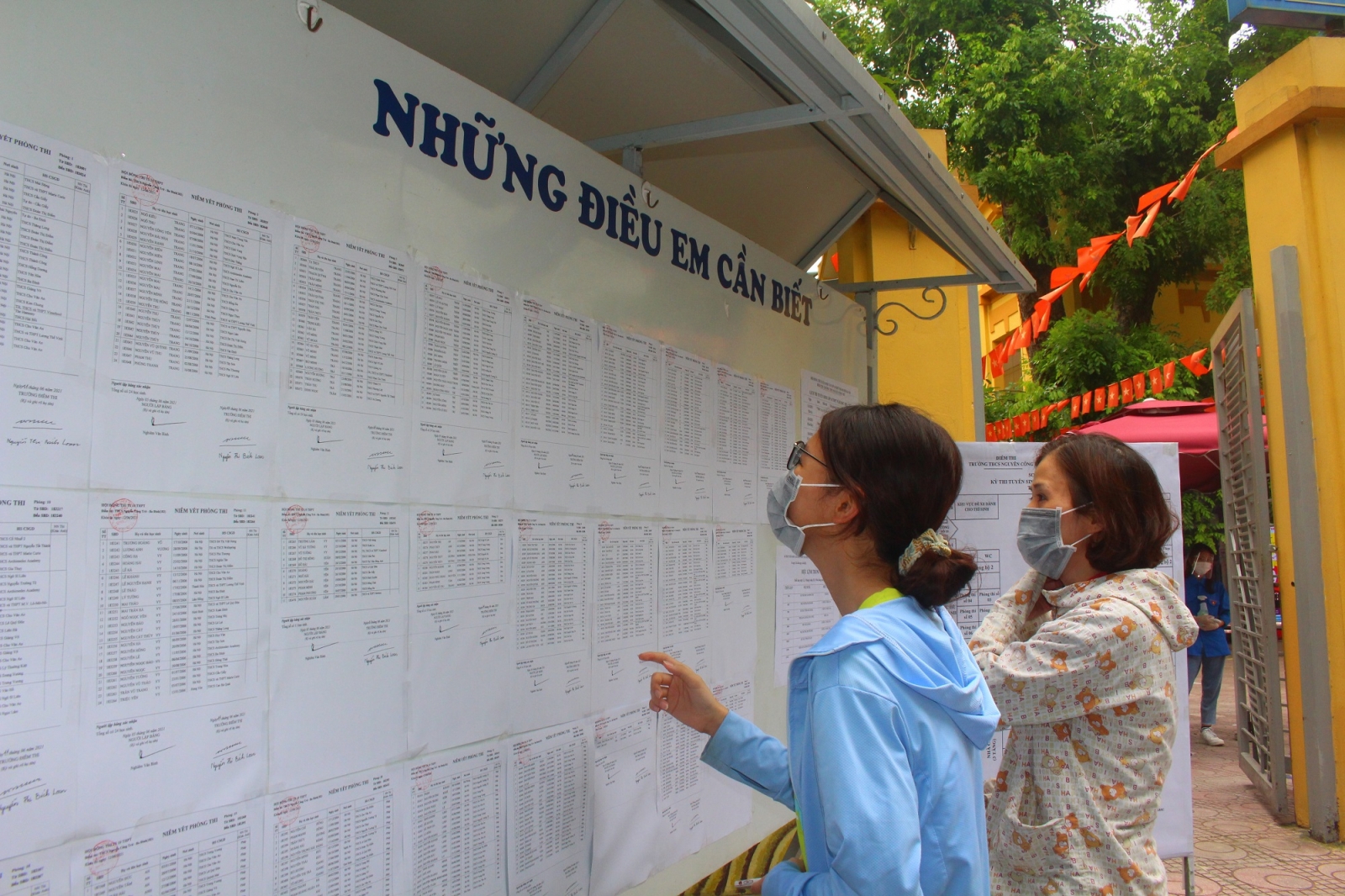 Lãnh đạo Thành ủy Hà Nội kiểm tra công tác phòng dịch, chuẩn bị kỳ thi vào lớp 10 - Ảnh minh hoạ 6