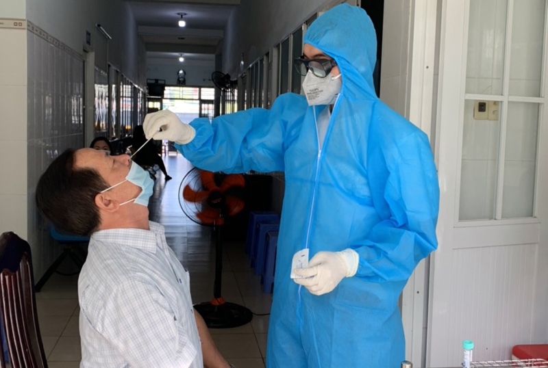 Đồng Nai: 5.600 cán bộ, giáo viên tham gia kỳ thi THPT được xét nghiệm SARS-CoV-2