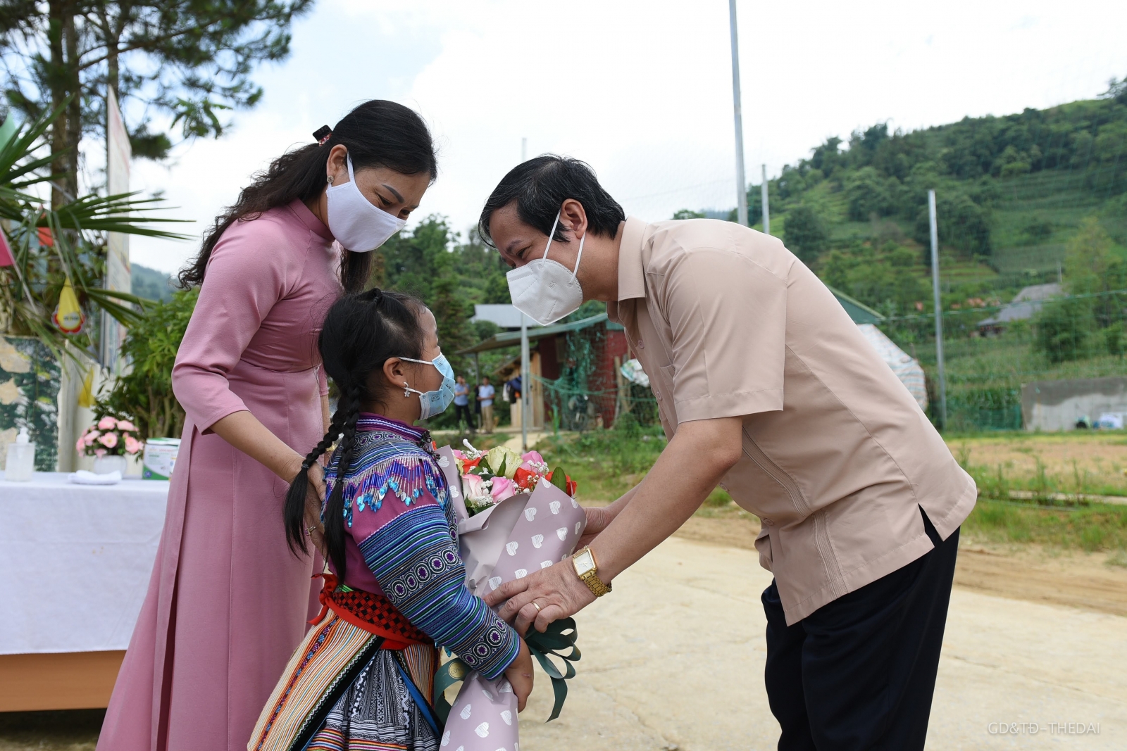 Bộ trưởng Nguyễn Kim Sơn: Học sinh Dân tộc thiểu số nỗ lực vượt khó trong học tập - Ảnh minh hoạ 9