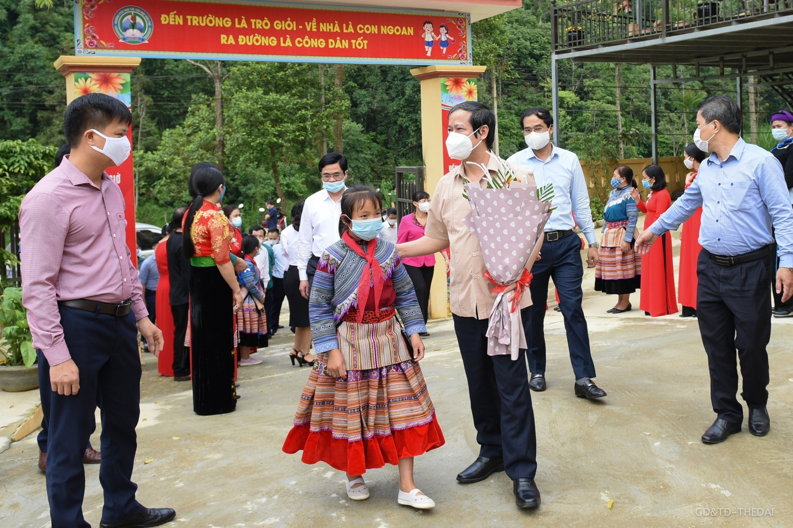 Bộ trưởng Nguyễn Kim Sơn: Học sinh Dân tộc thiểu số nỗ lực vượt khó trong học tập - Ảnh minh hoạ 2