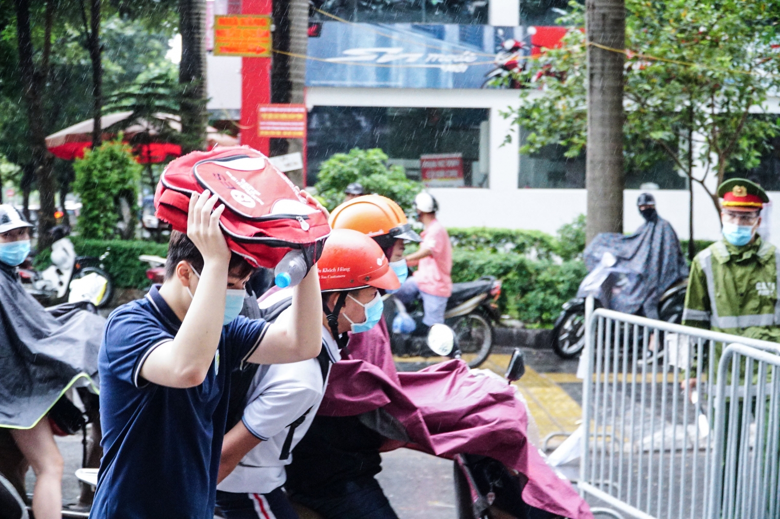 Thí sinh Hà Nội tự tin giành điểm cao trong buổi thi cuối cùng  - Ảnh minh hoạ 9