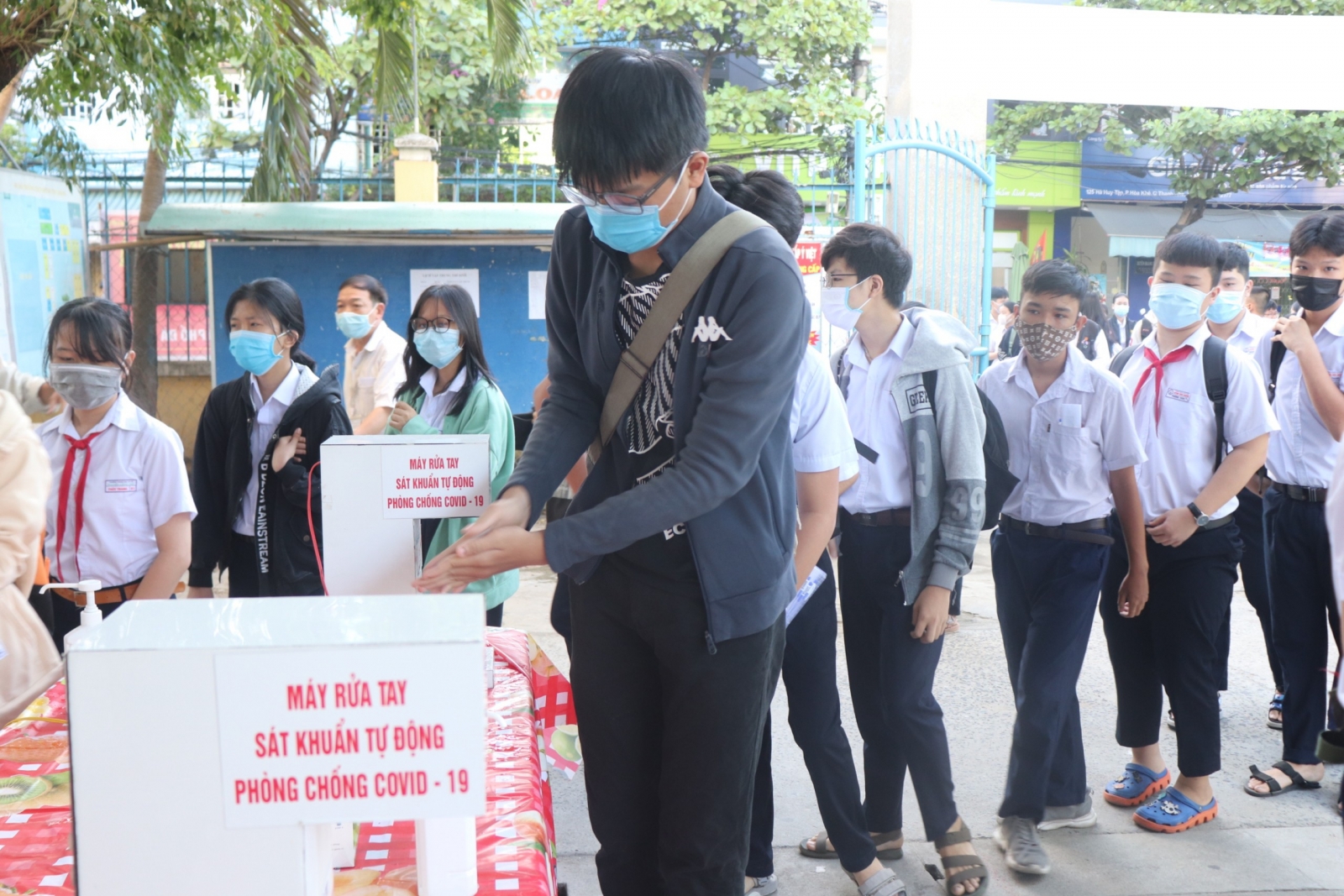 Hơn 13.000 thí sinh Đà Nẵng đeo khẩu trang y tế thi vào lớp 10