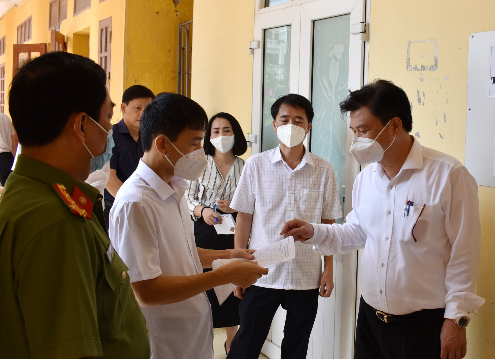 Thứ trưởng Nguyễn Hữu Độ: Thí sinh đến trường thi cần phải an toàn để xã hội yên tâm - Ảnh minh hoạ 5