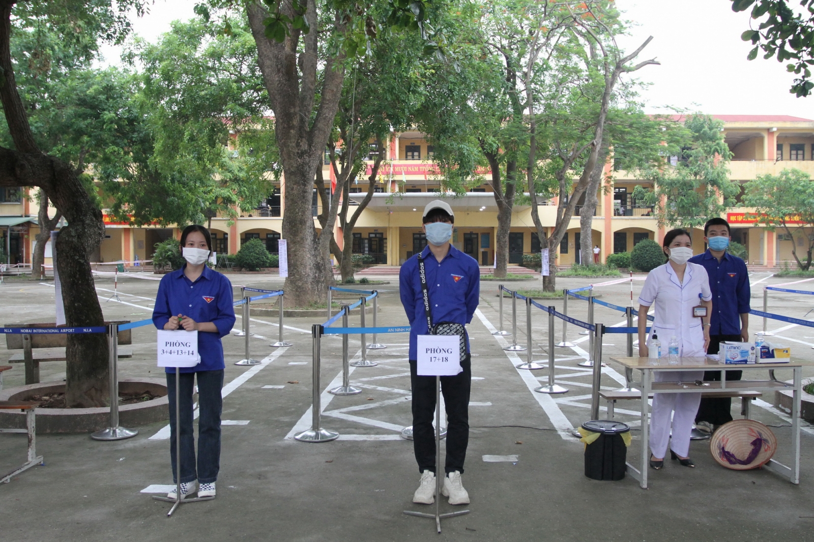 Lãnh đạo TP Hà Nội kiểm tra công tác coi thi vào lớp 10 tại vùng dịch Đông Anh - Ảnh minh hoạ 3