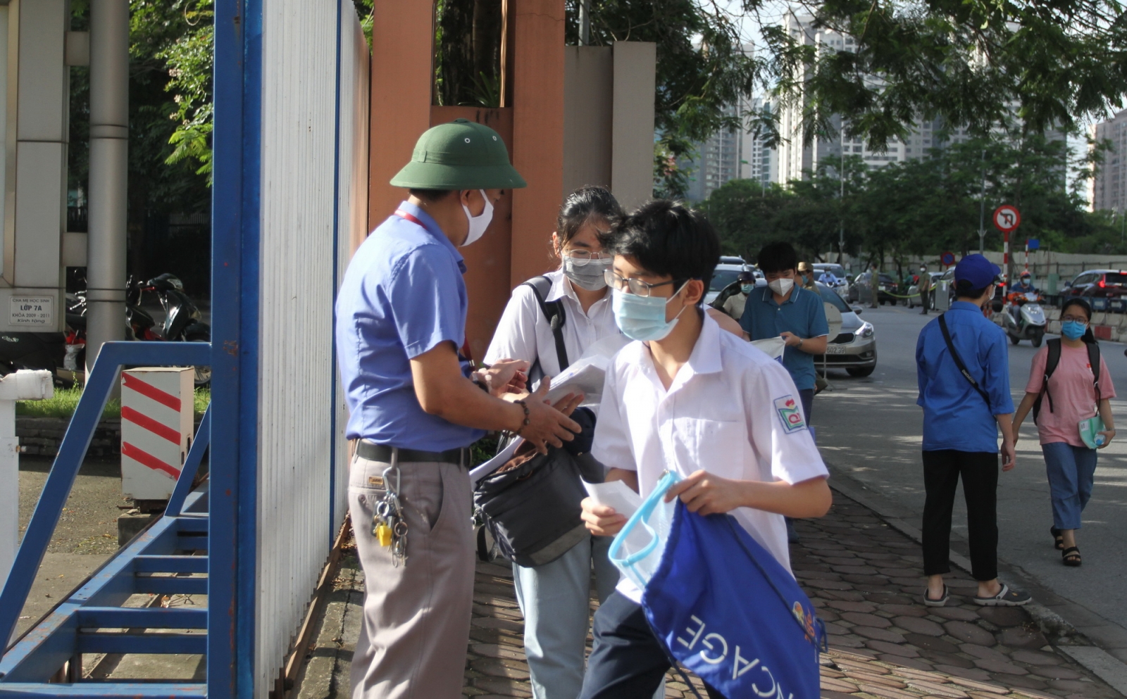 Gần 8.000 học sinh Hà Nội tiếp tục thi vào các lớp 10 chuyên - Ảnh minh hoạ 2