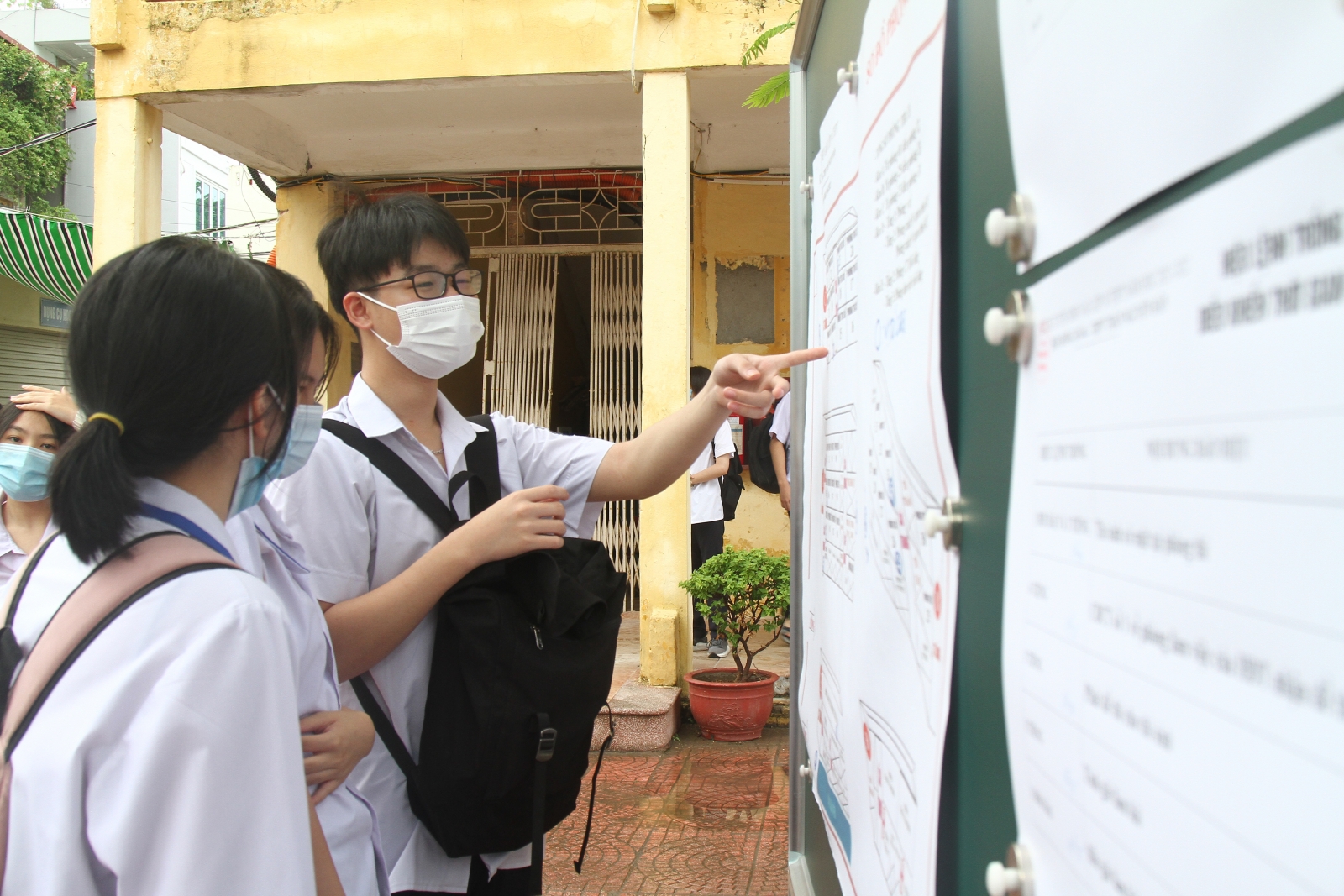 Hải Phòng: Xe chuyên dụng đón 9 thí sinh đến hội đồng thi "đặc biệt"