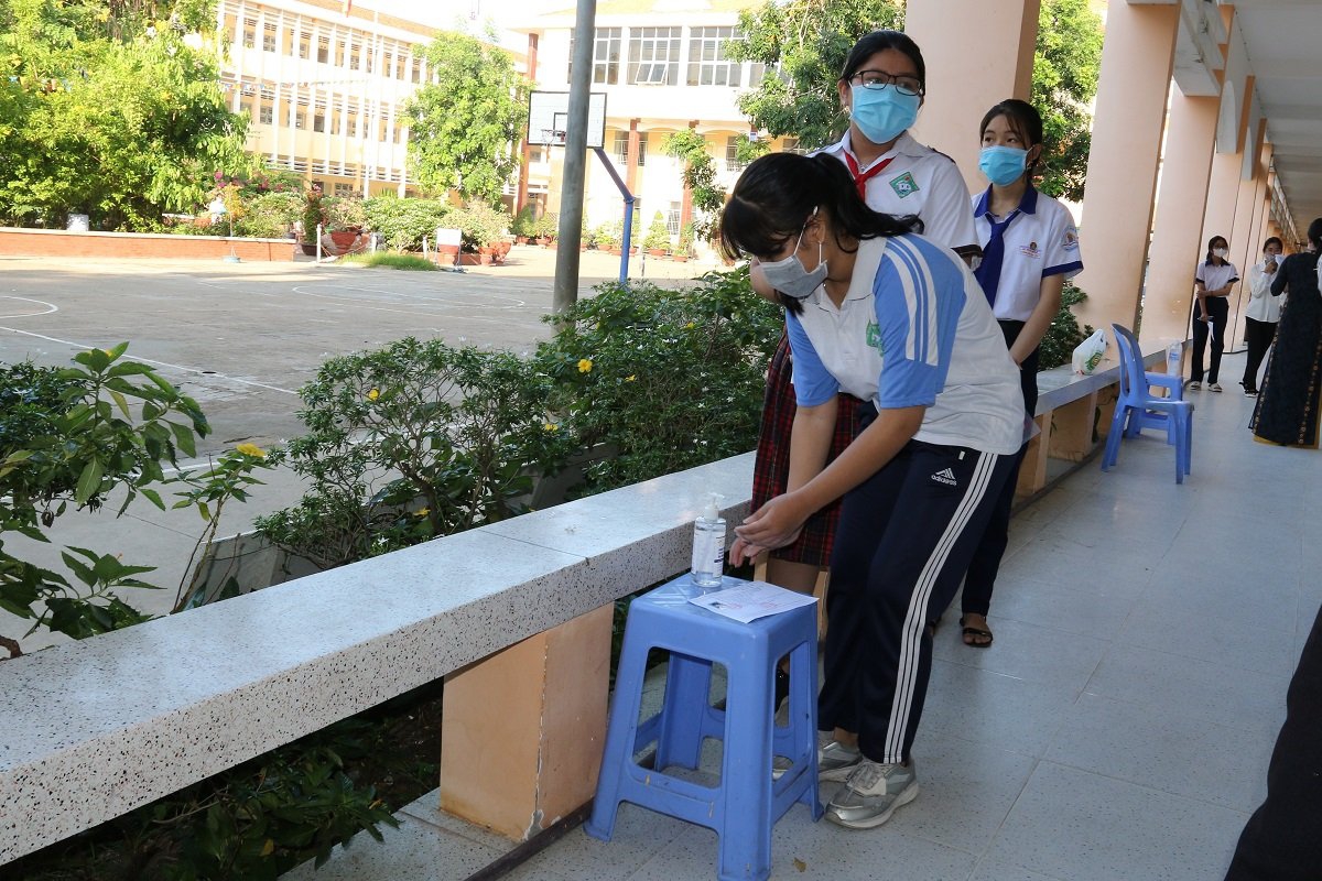 Hình ảnh thí sinh Tiền Giang phòng dịch nghiêm dự thi vào lớp 10 - Ảnh minh hoạ 4