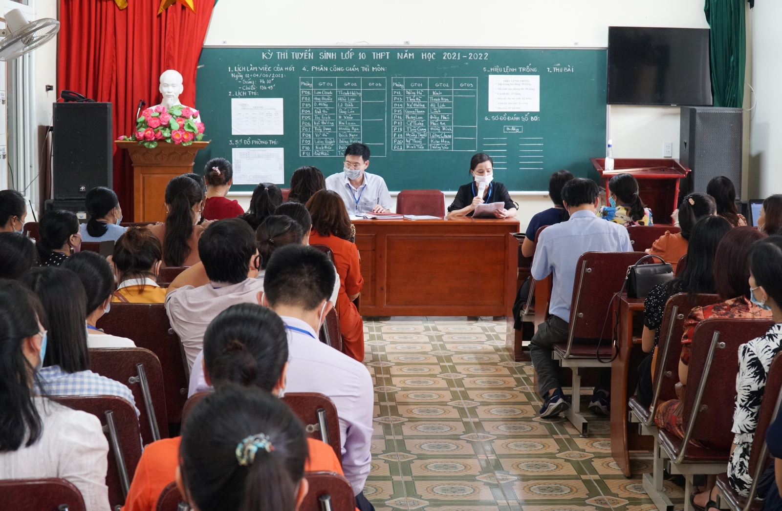 Nghệ An: Thí sinh nghiêm ngặt phòng dịch làm thủ tục dự thi tuyển sinh vào lớp 10 - Ảnh minh hoạ 10