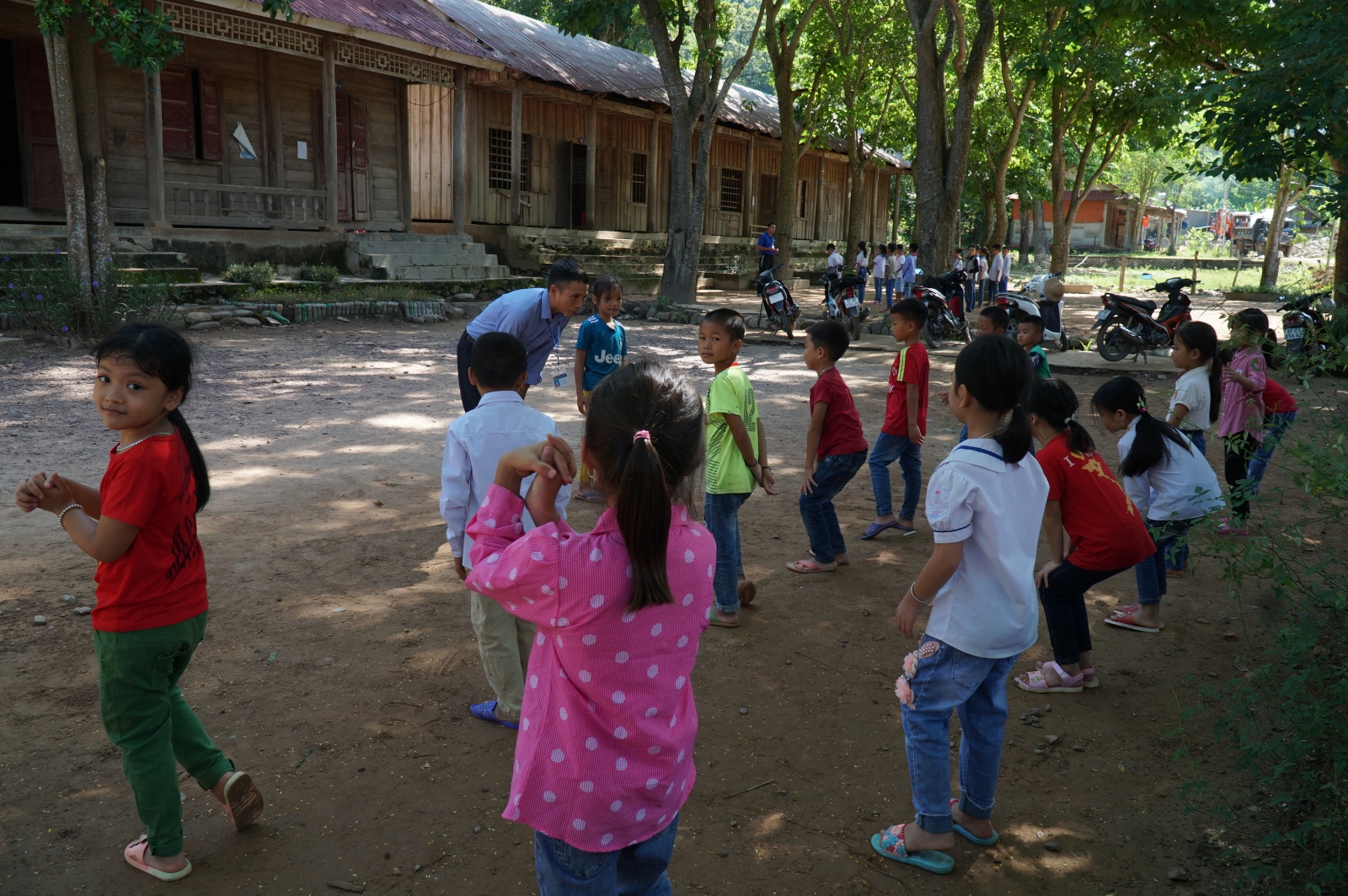 Nghệ An tháo gỡ vướng mắc, chủ động triển khai chương trình SGK lớp 2, lớp 6 - Ảnh minh hoạ 3