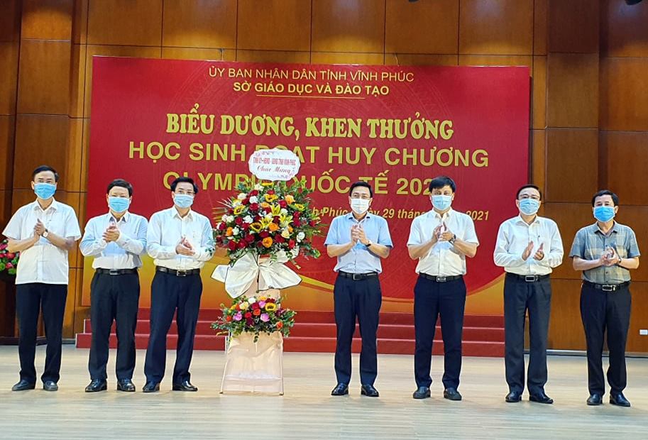 Vĩnh Phúc thưởng thầy trò đoạt huy chương Olympic quốc tế hơn 1 tỷ đồng - Ảnh minh hoạ 2