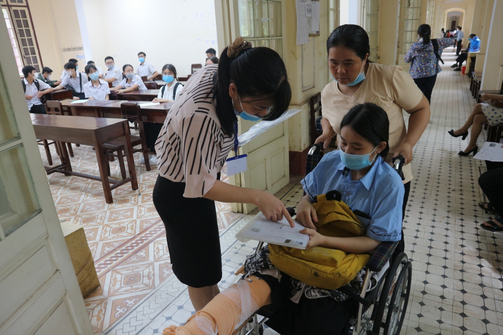 Bị tai nạn trước ngày thi, 1 thí sinh ở Huế được xét đặc cách tốt nghiệp THPT - Ảnh minh hoạ 2