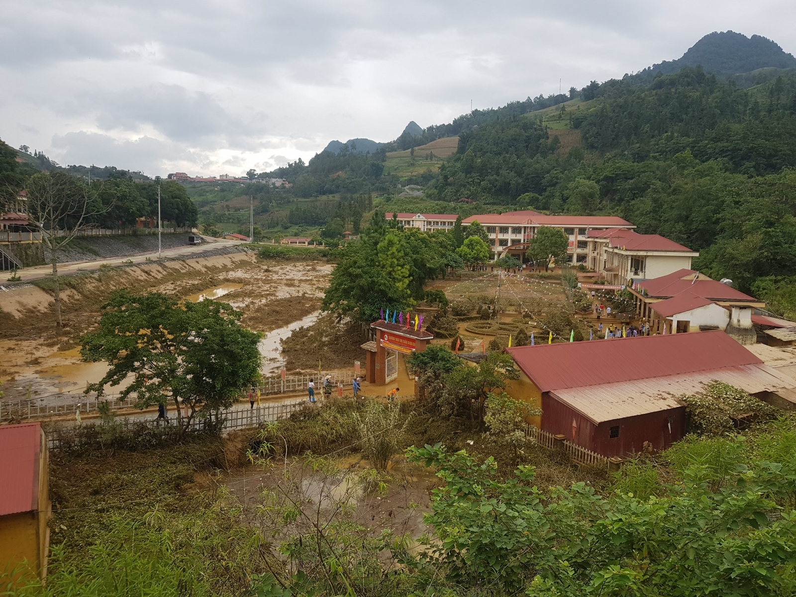 Lào Cai: Trường THCS thị trấn Si Ma Cai chìm trong mưa lũ, thiệt hại vô cùng lớn