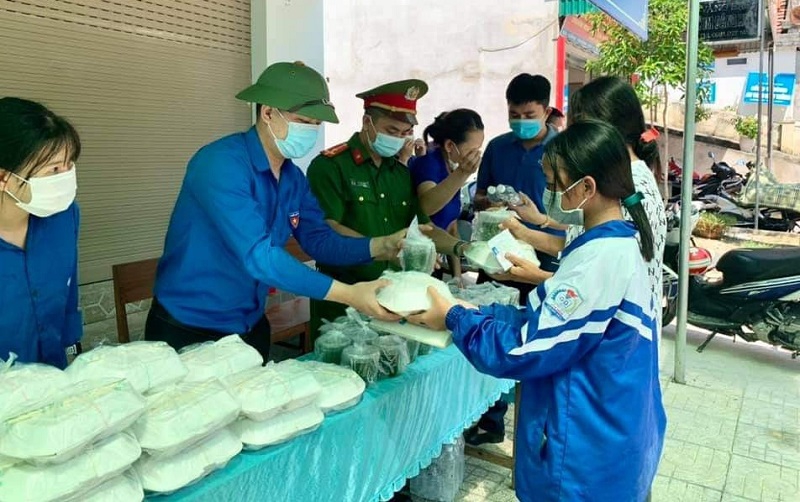 Điểm tựa cho học trò vùng khó