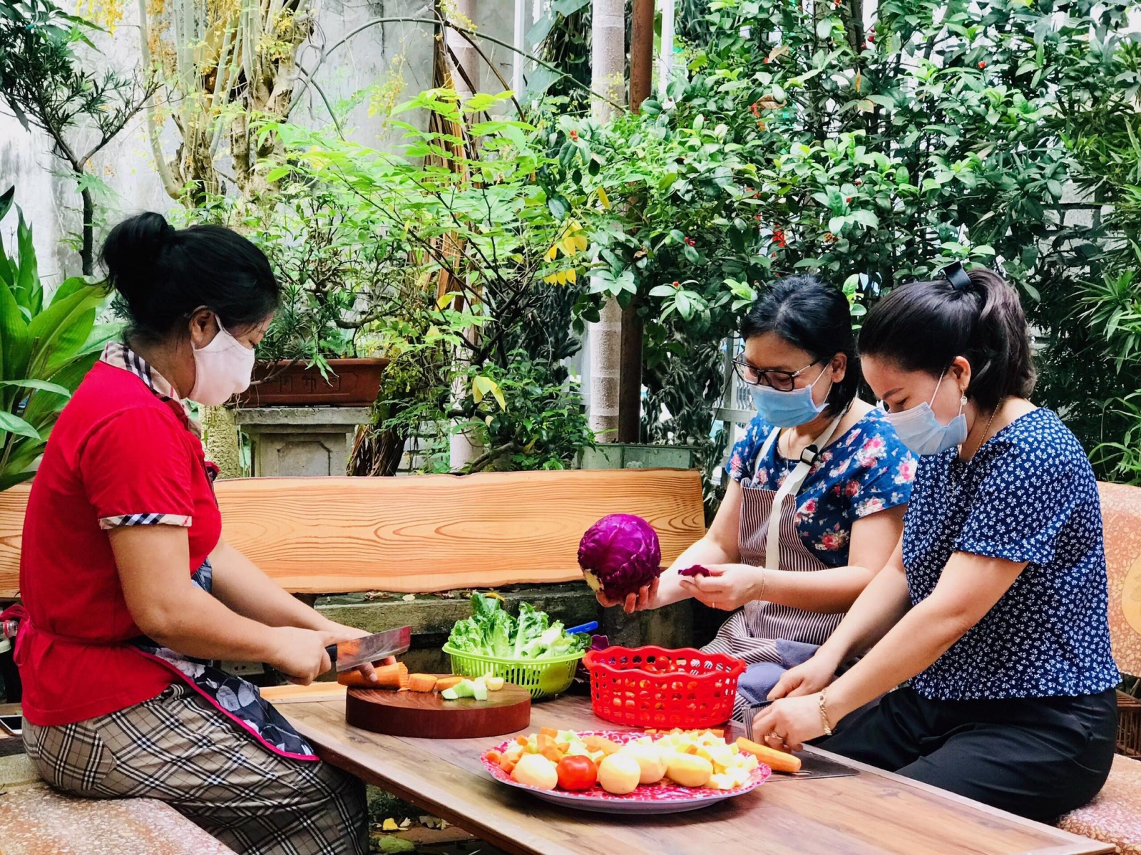 Chia sẻ cùng tuyến đầu chống dịch: Trao yêu thương vào nơi “chảo lửa” - Ảnh minh hoạ 4