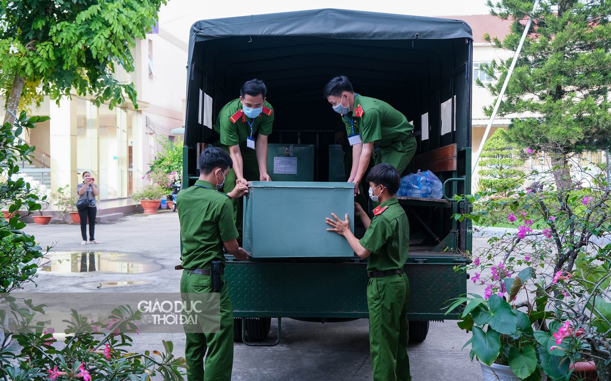 Cận cảnh áp tải đề thi bằng xe đặc chủng tại Cần Thơ - Ảnh minh hoạ 6