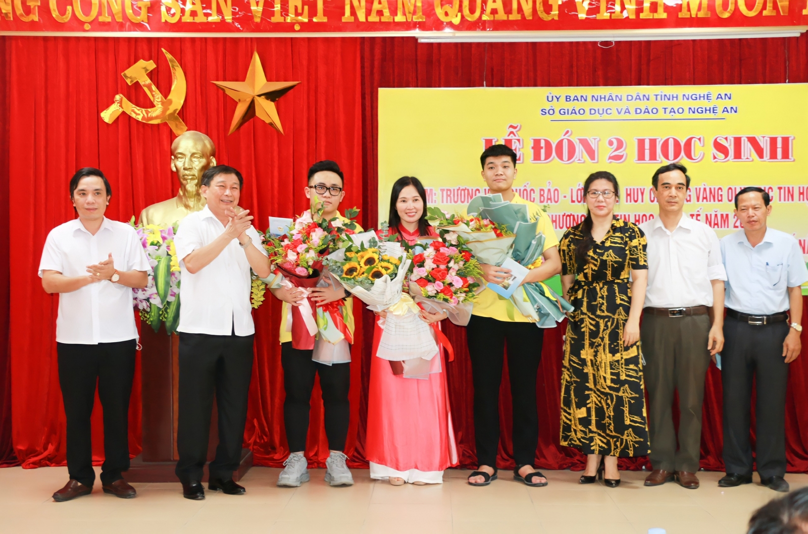 Nghệ An khen thưởng 2 học sinh đạt thành tích cao tại Olympic Tin học quốc tế - Ảnh minh hoạ 4