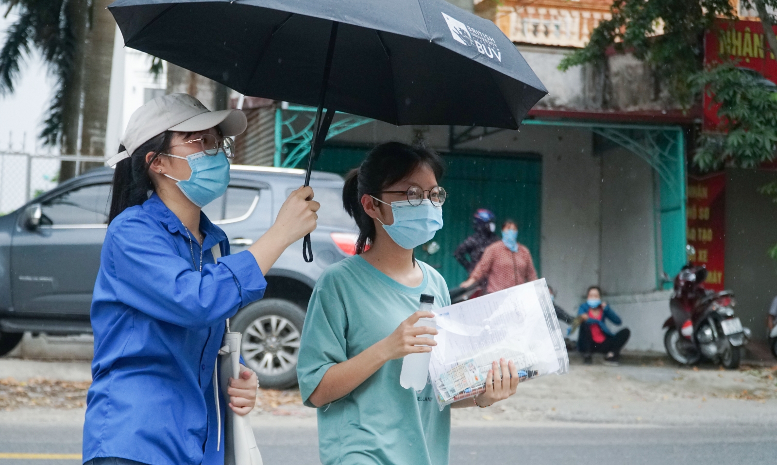 Xúc cảm ngày đưa con tới trường thi - Ảnh minh hoạ 3