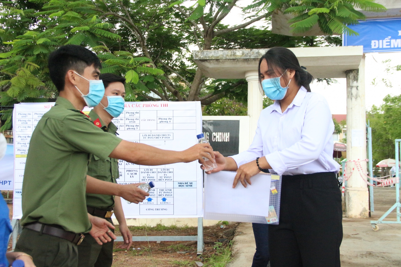 Vượt lên dịch bệnh, Kon Tum, Gia Lai đạt kết quả cao Kỳ thi tốt nghiệp THPT - Ảnh minh hoạ 2