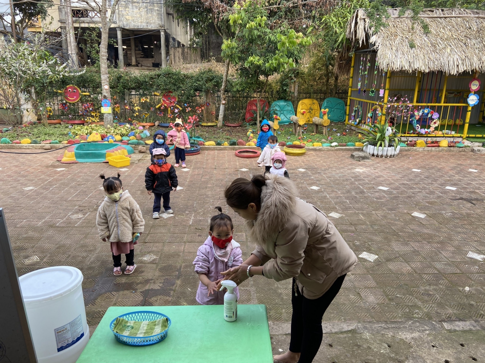 Sơn La: Yêu cầu cán bộ, giáo viên và học sinh không ra khỏi địa bàn