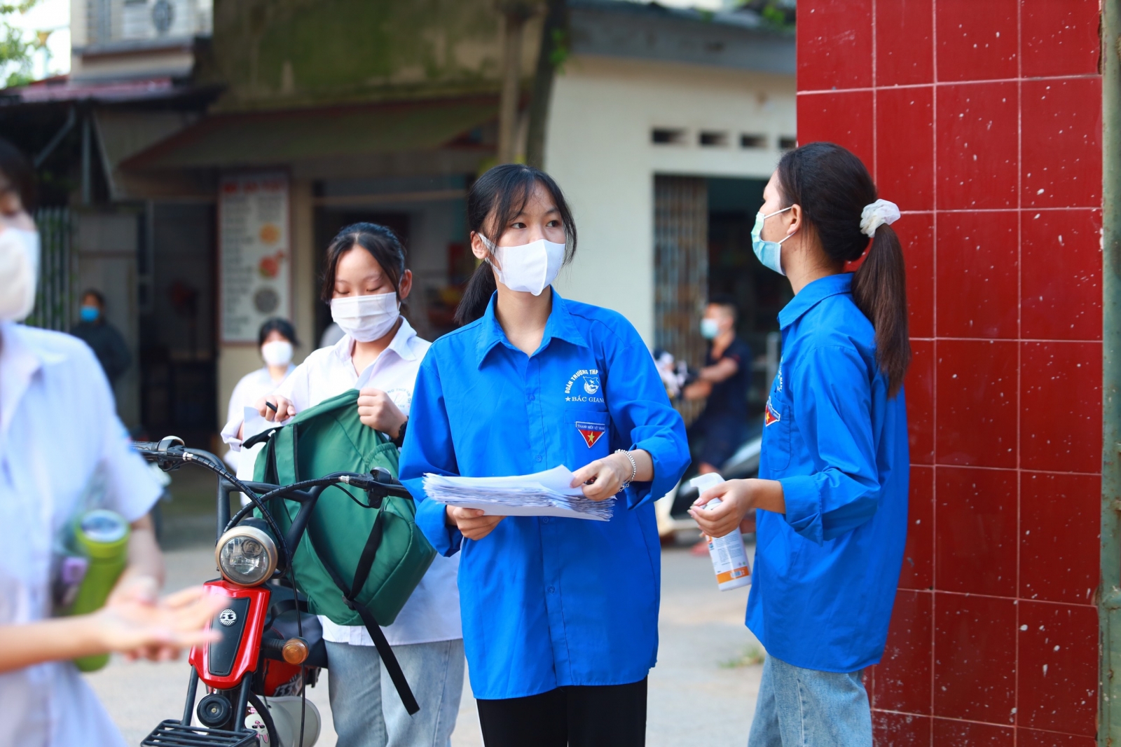 Sáng nay (27/7) hơn 18 nghìn thí sinh Bắc Giang dự thi vào lớp 10 THPT  - Ảnh minh hoạ 2