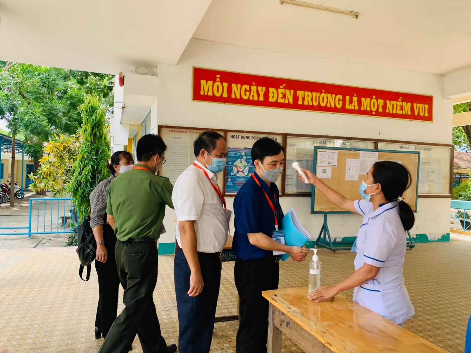Thứ trưởng Bộ GD&ĐT Hoàng Minh Sơn kiểm tra công tác thi tại tỉnh Ninh Thuận - Ảnh minh hoạ 5