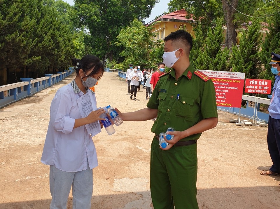 Kỳ thi vào lớp 10 tại Bắc Giang kết thúc an toàn, nghiêm túc - Ảnh minh hoạ 9